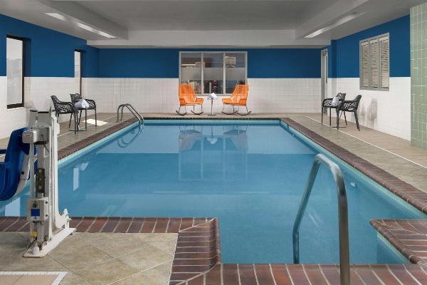 Hampton Inn By Hilton Knoxville-East image 2