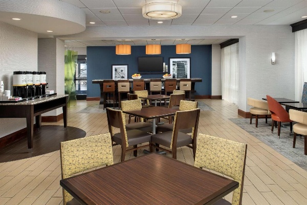 Hampton Inn By Hilton Knoxville-East image 3